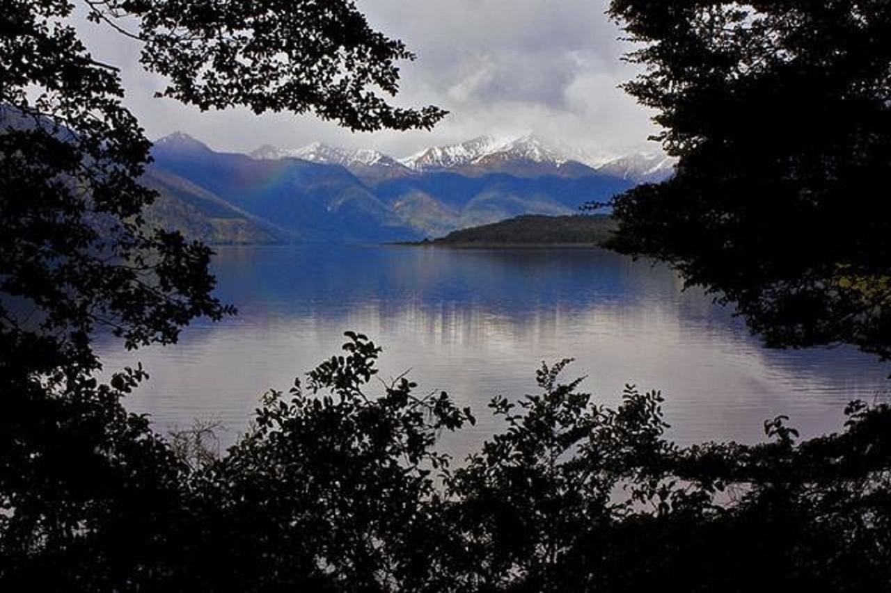 Mountains Edge Cabins Monowai Exteriör bild