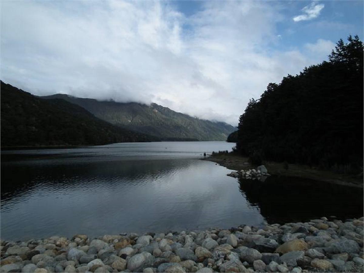 Mountains Edge Cabins Monowai Exteriör bild