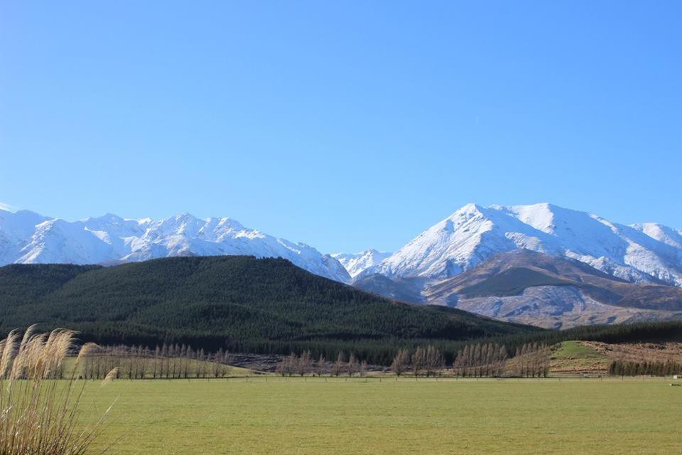 Mountains Edge Cabins Monowai Exteriör bild